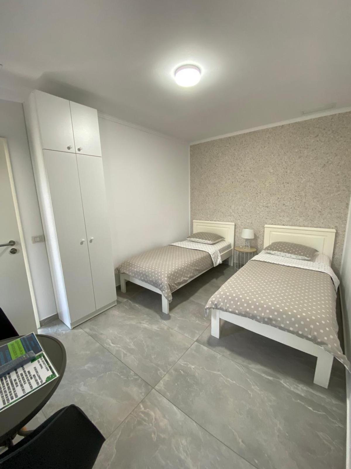 Kevin&Jessica Rooms Giarmata Ngoại thất bức ảnh