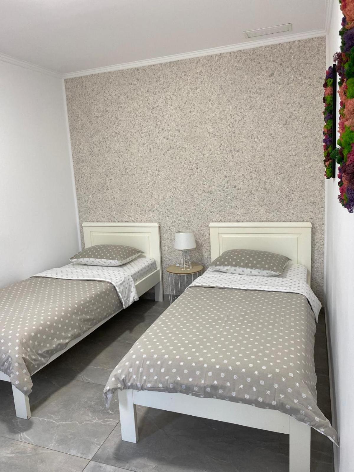 Kevin&Jessica Rooms Giarmata Ngoại thất bức ảnh